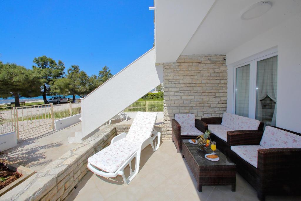 Apartments Brankica - Studio With Sea View