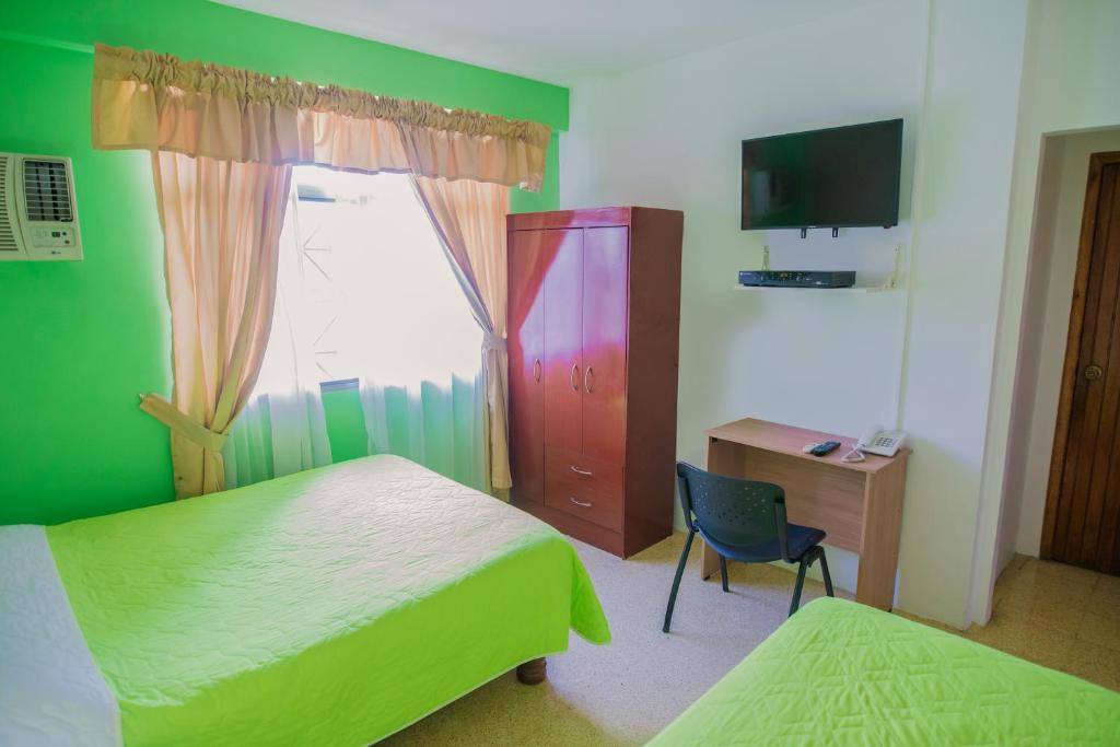 Rúm í herbergi á North Star Hostal Guayaquil