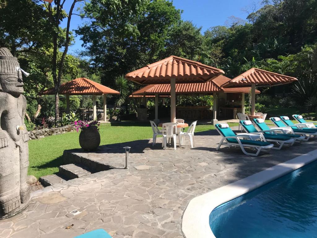 Bazén v ubytování Cabanas Rio Encantado nebo v jeho okolí