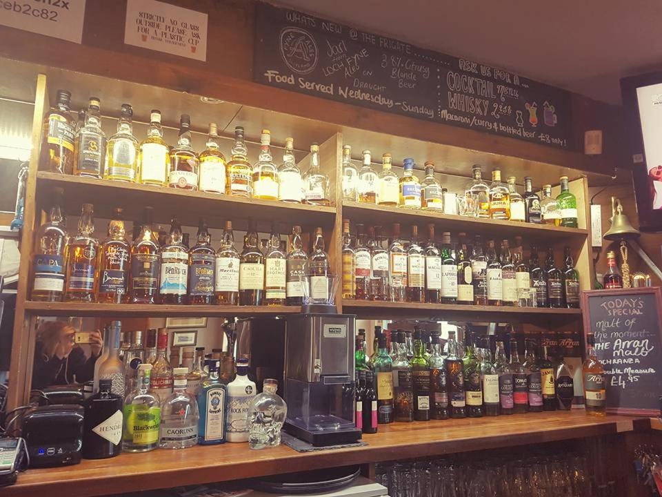 Nápoje v ubytování Islay Frigate Hotel
