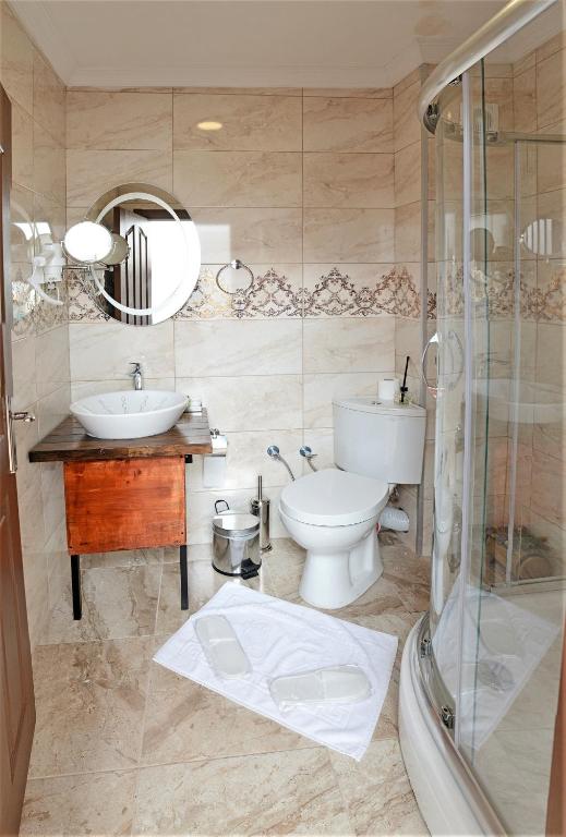 Koupelna v ubytování Sphendon Hotel