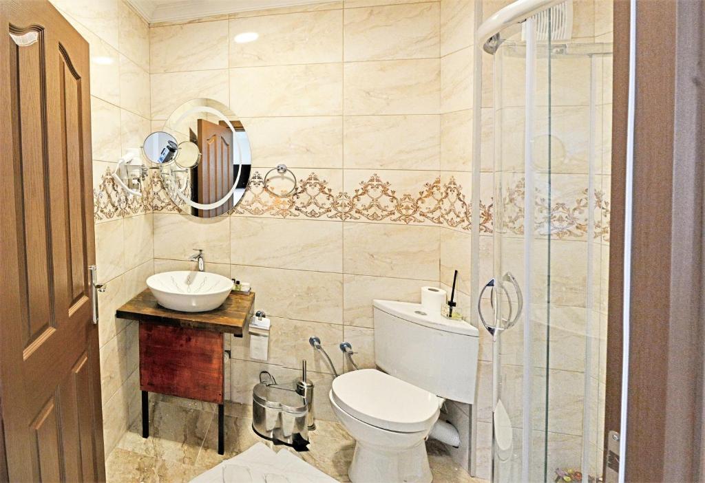 Koupelna v ubytování Sphendon Hotel