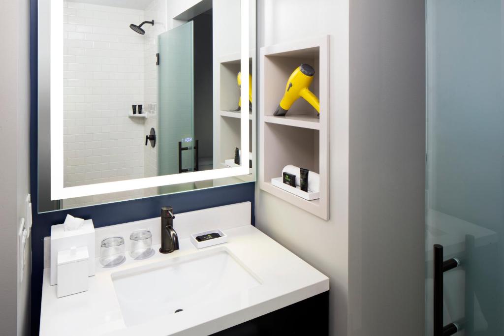 Hyatt Centric Faneuil Hall Boston - Deluxe Double Room With Two Double Beds