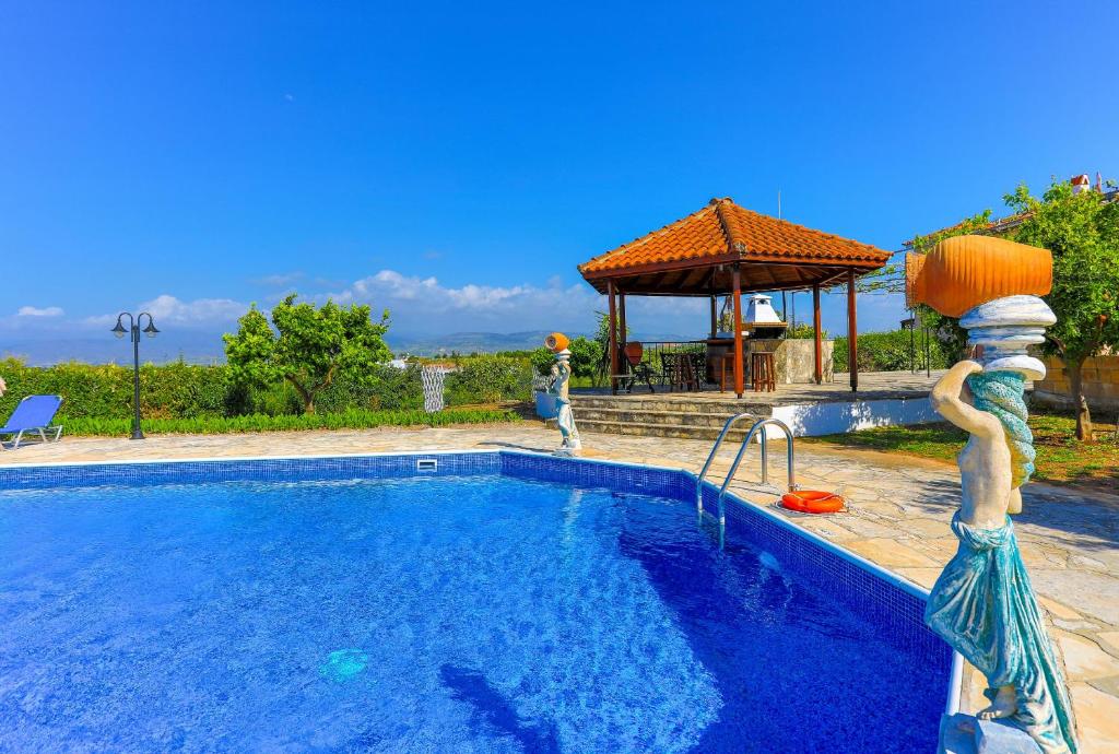 Kolam renang di atau dekat dengan Villa Athina Finiki