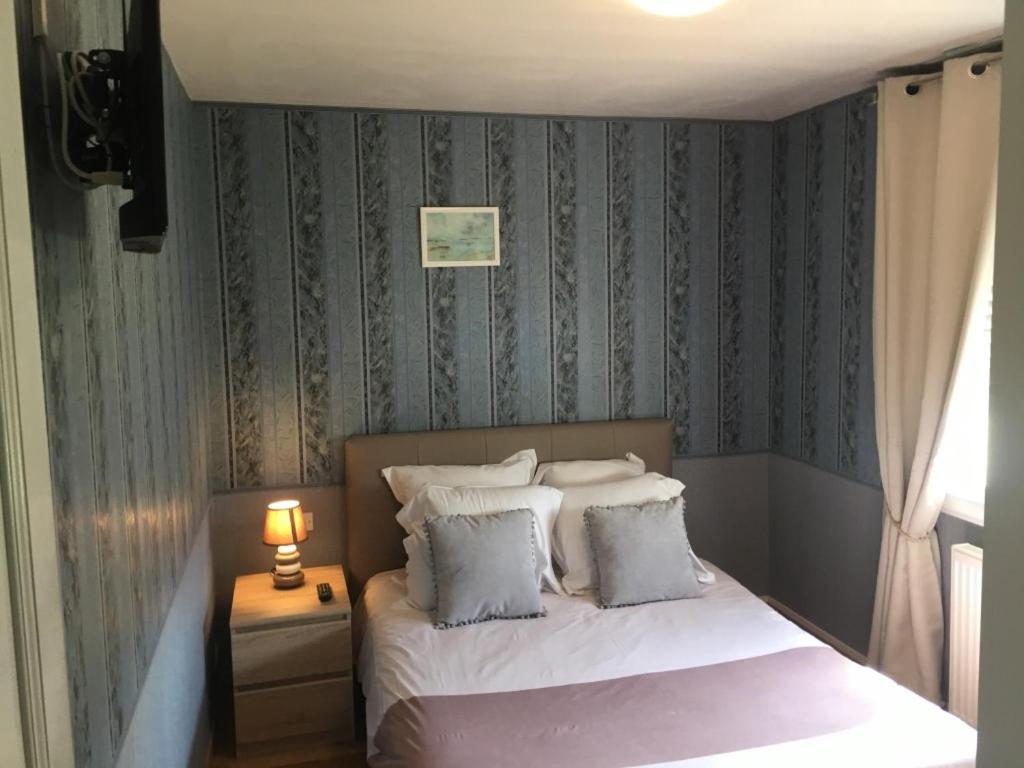 Postel nebo postele na pokoji v ubytování B&B de Saint Come de Fresné