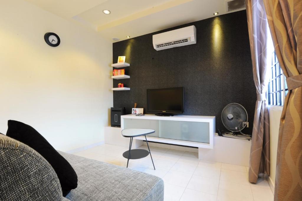 Area soggiorno di The One Vacation Home
