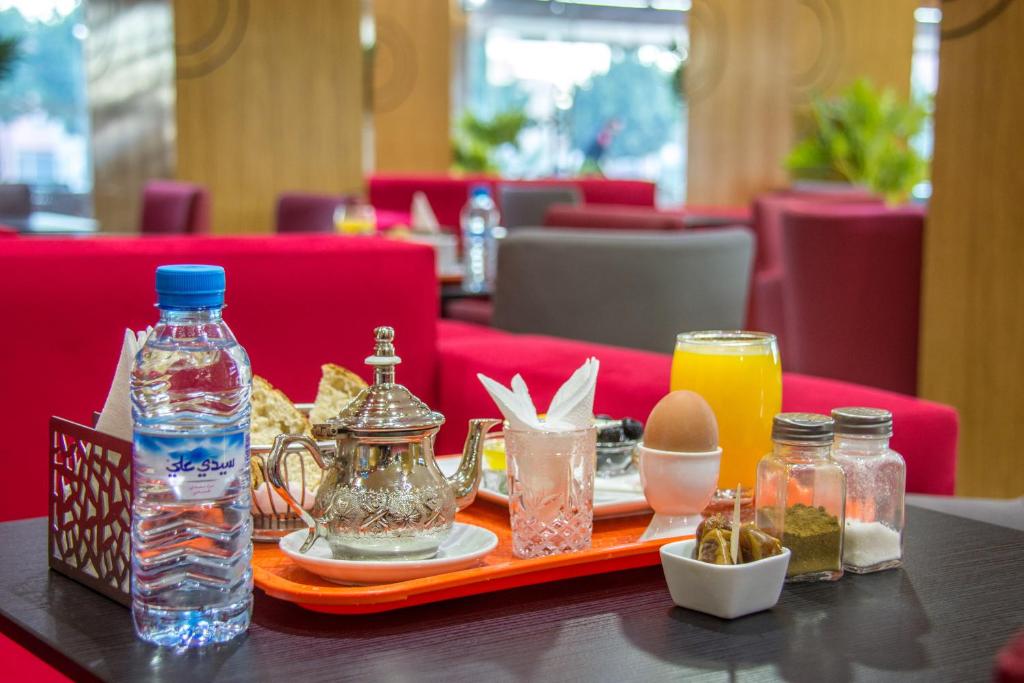 Bebidas en Hôtel Hadaik Ain Asserdoune