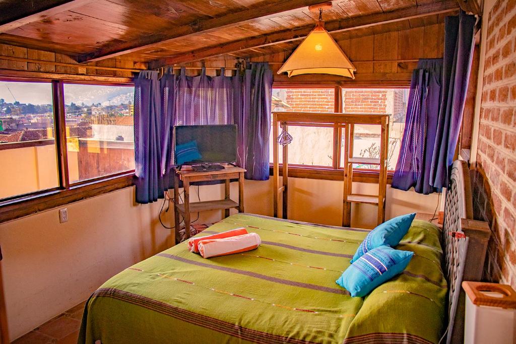 Postel nebo postele na pokoji v ubytování MYKONOS - Adult Hotel