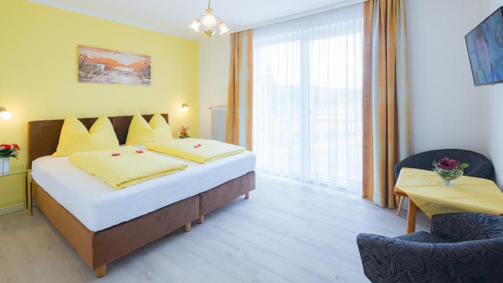Postel nebo postele na pokoji v ubytování Pension Helios