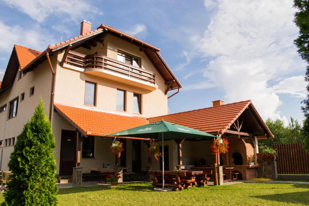 Tòa nhà nơi nhà khách tọa lạc