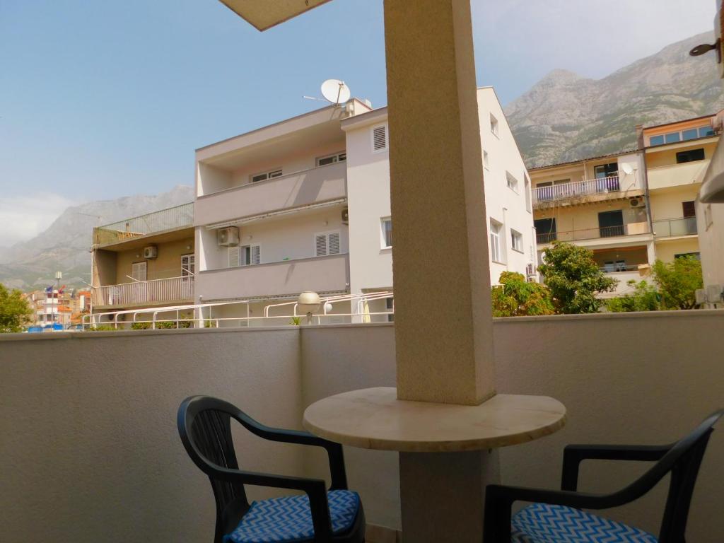 Apartments Sanja - Apartment With Balcony
