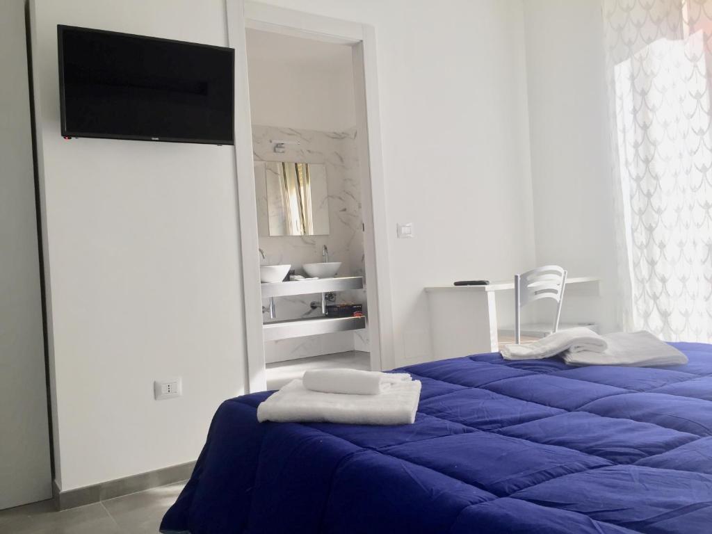 Łóżko lub łóżka w pokoju w obiekcie IL VIAGGIATORE VIA PIAVE