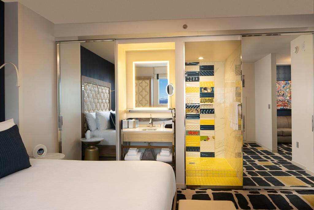 SAHARA Las Vegas - Blanca Junior Suite