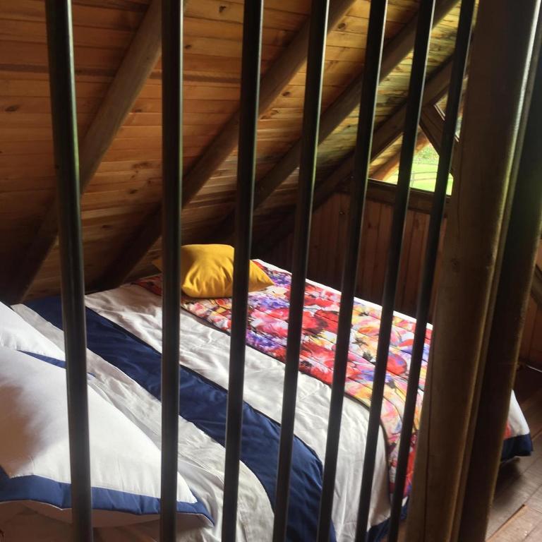 a bed in a bunk bed in a room at Palmas de Cocora in Salento