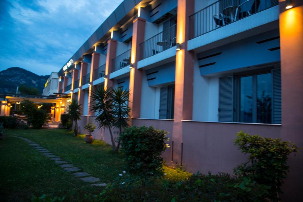 Nespecifikovaný výhled na hory nebo výhled na hory při pohledu z hotelu