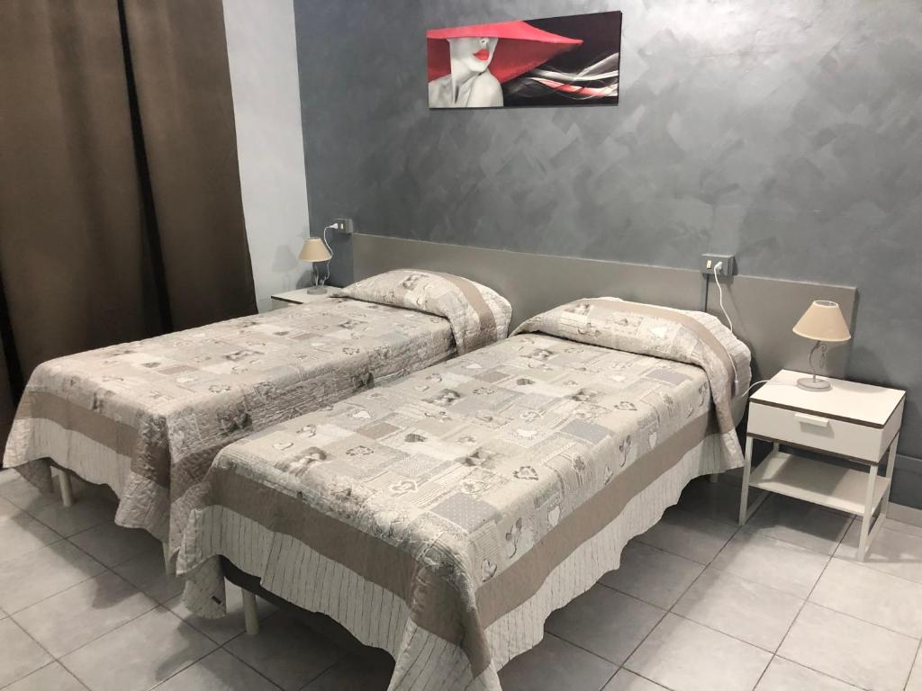 Łóżko lub łóżka w pokoju w obiekcie Affittacamere Roma