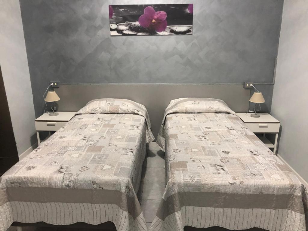 Łóżko lub łóżka w pokoju w obiekcie Affittacamere Roma