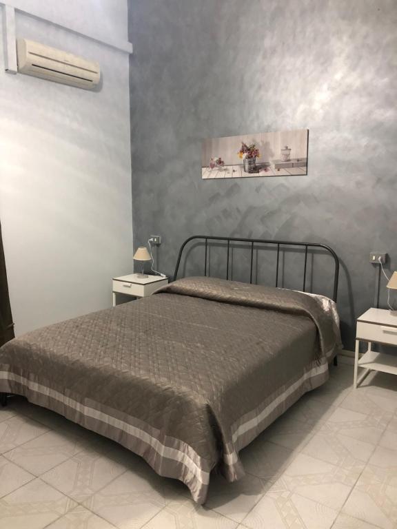 Łóżko lub łóżka w pokoju w obiekcie Affittacamere Roma