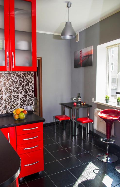 Modern Red Apartment - Appartement D'une Chambre