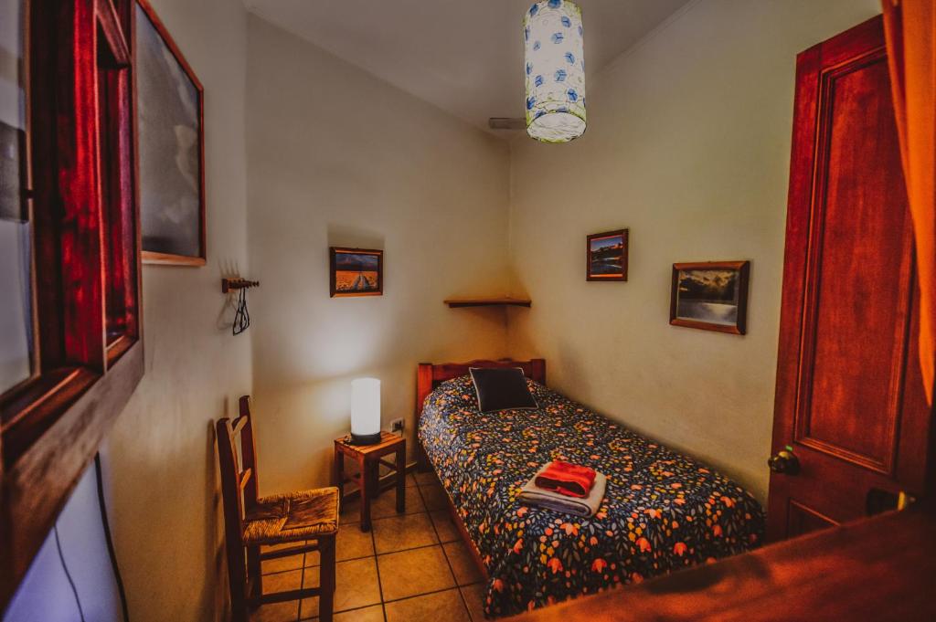 Postel nebo postele na pokoji v ubytování Hostal El Punto