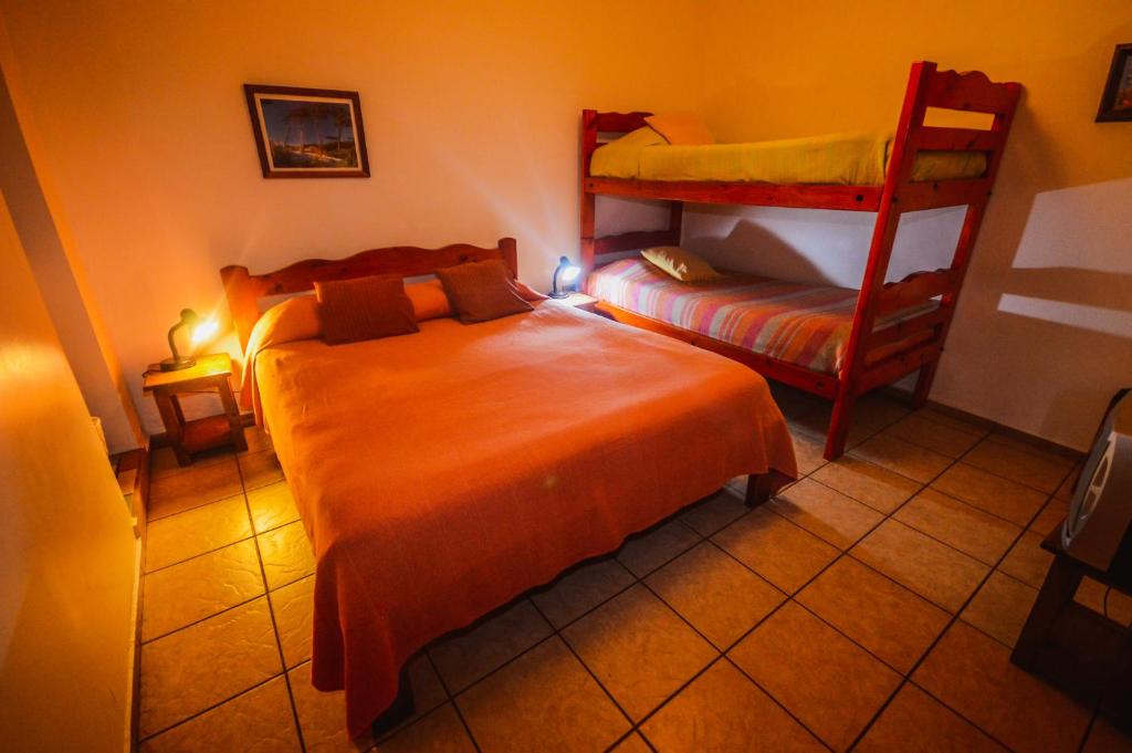 Postel nebo postele na pokoji v ubytování Hostal El Punto