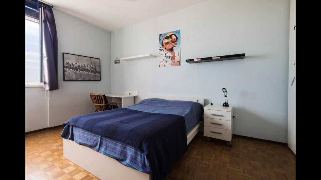 Łóżko lub łóżka w pokoju w obiekcie Panoramico Appartamento VISTA MARE