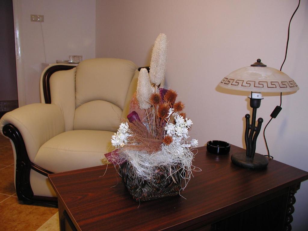 A seating area at Parish Bull Hotel