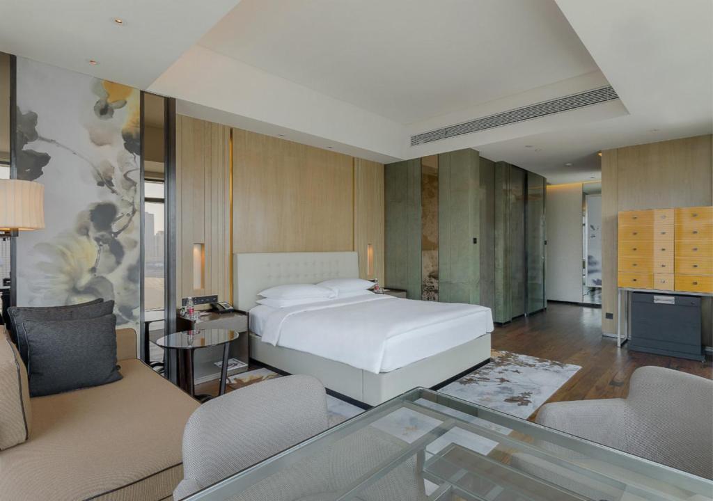 Grand Hyatt Shenyang - Club Deluxe King Room