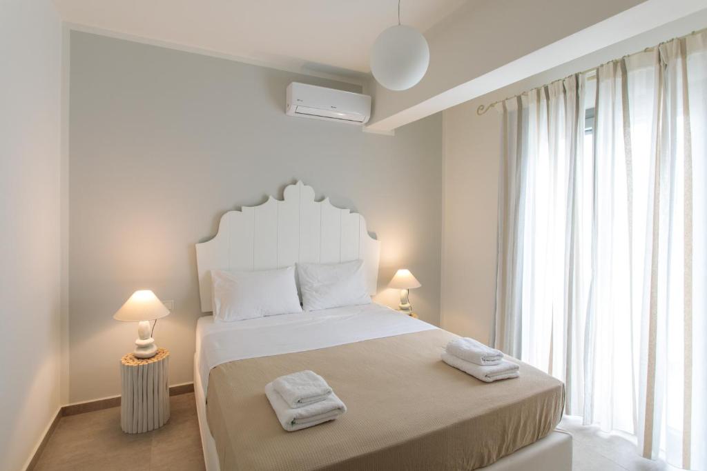 Sweet Home Naxos - 1