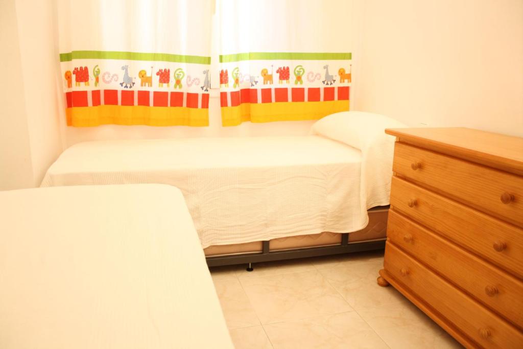 Posteľ alebo postele v izbe v ubytovaní Playazul seafront apartament
