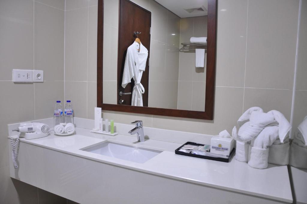 Koupelna v ubytování Golden Tulip Pontianak