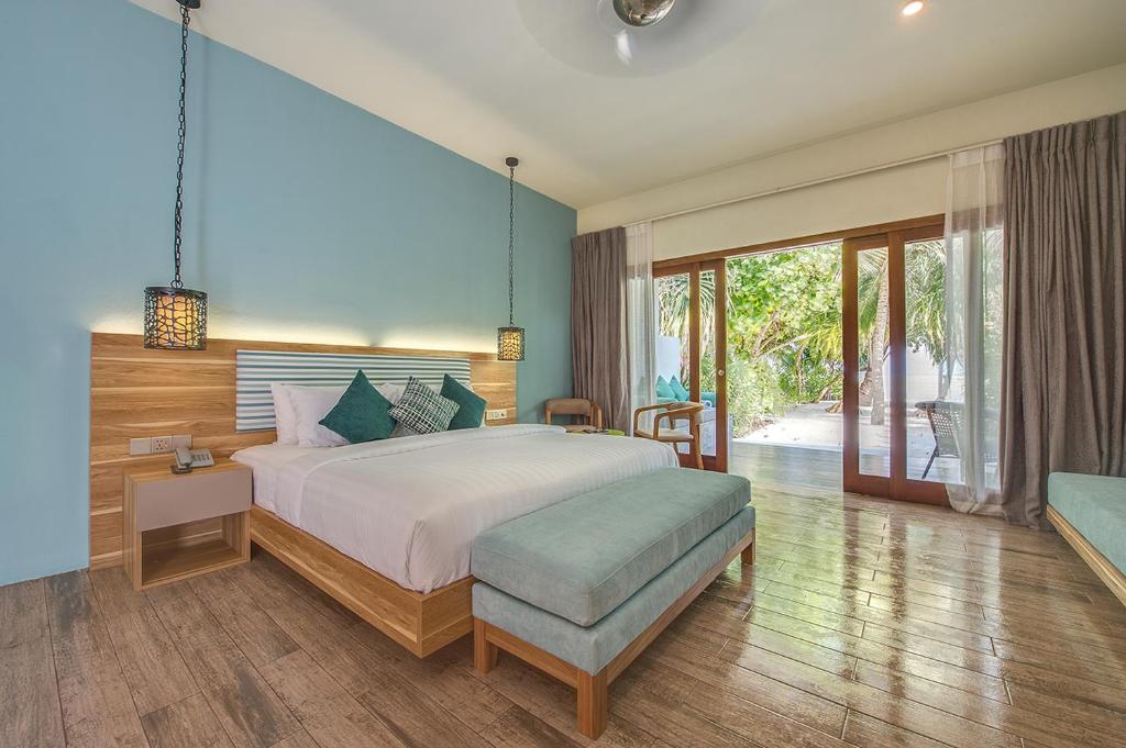 Postel nebo postele na pokoji v ubytování Rahaa Resort Maldives
