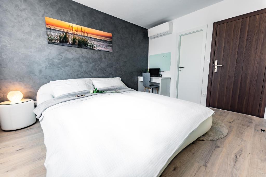 Posteľ alebo postele v izbe v ubytovaní More Than Accommodation