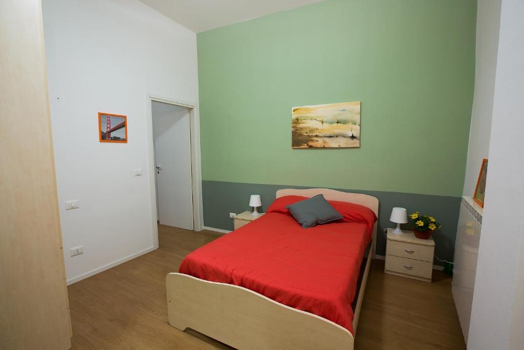 Łóżko lub łóżka w pokoju w obiekcie Guasto Apartment