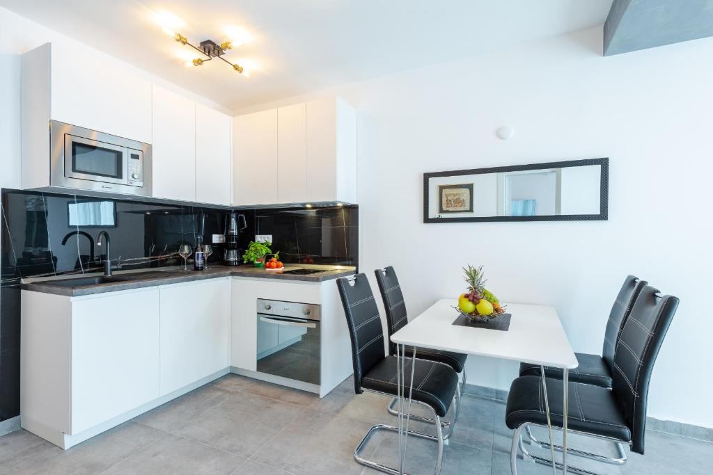 Kuchyňa alebo kuchynka v ubytovaní Apartment Nia Superior