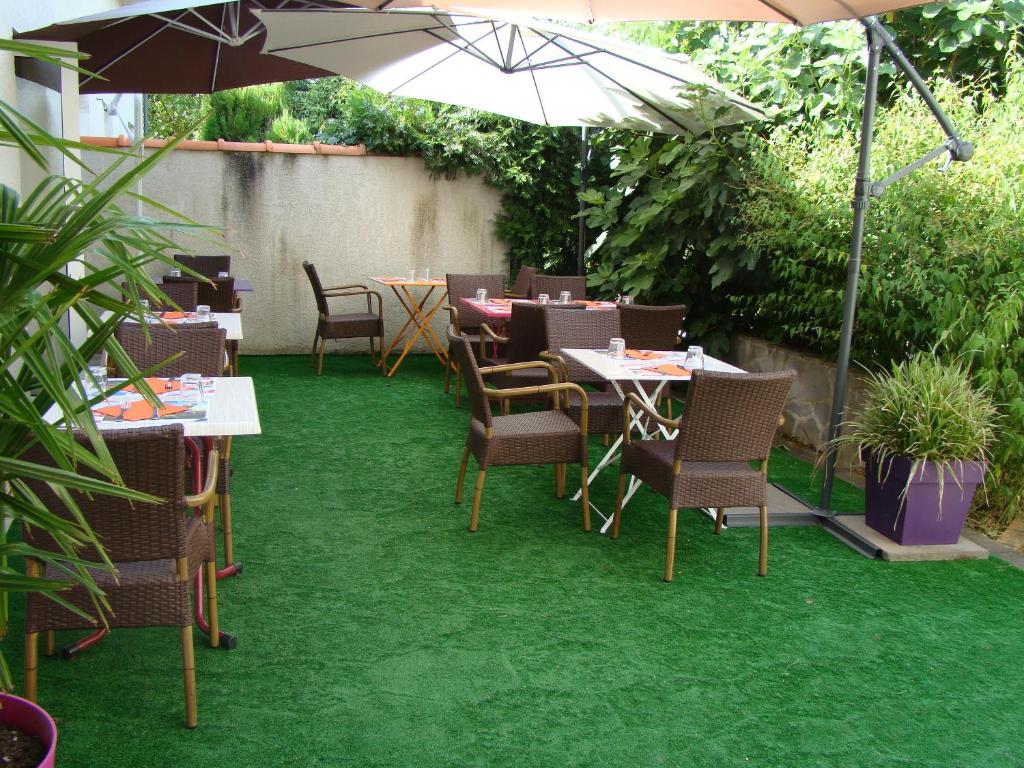 LOGIS Hôtel Le Moulin Des Gardelles - Connecting Rooms (2 Adults+2 Children)