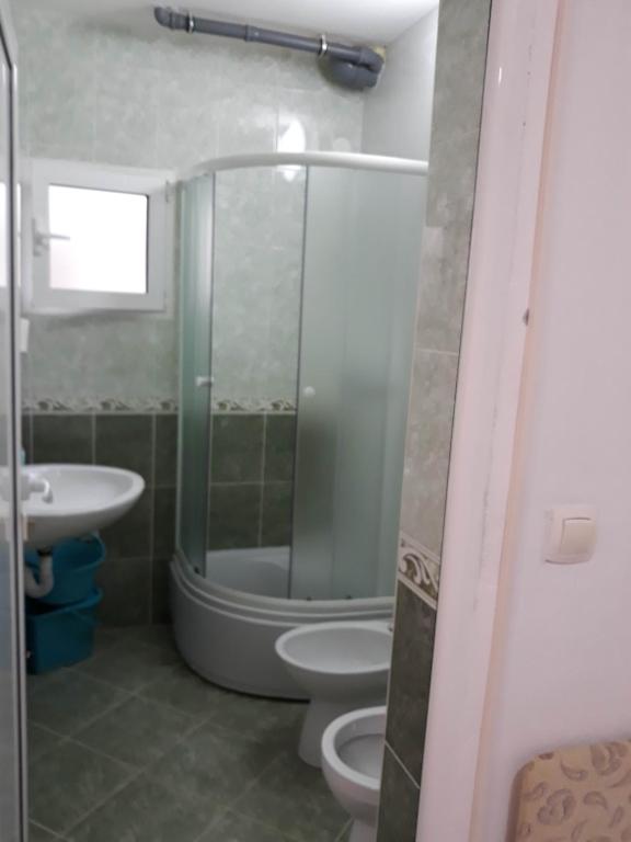 Koupelna v ubytování Apartments Jovanic with 2 bedrooms