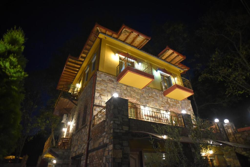 Santa Marina Guesthouse - Housity