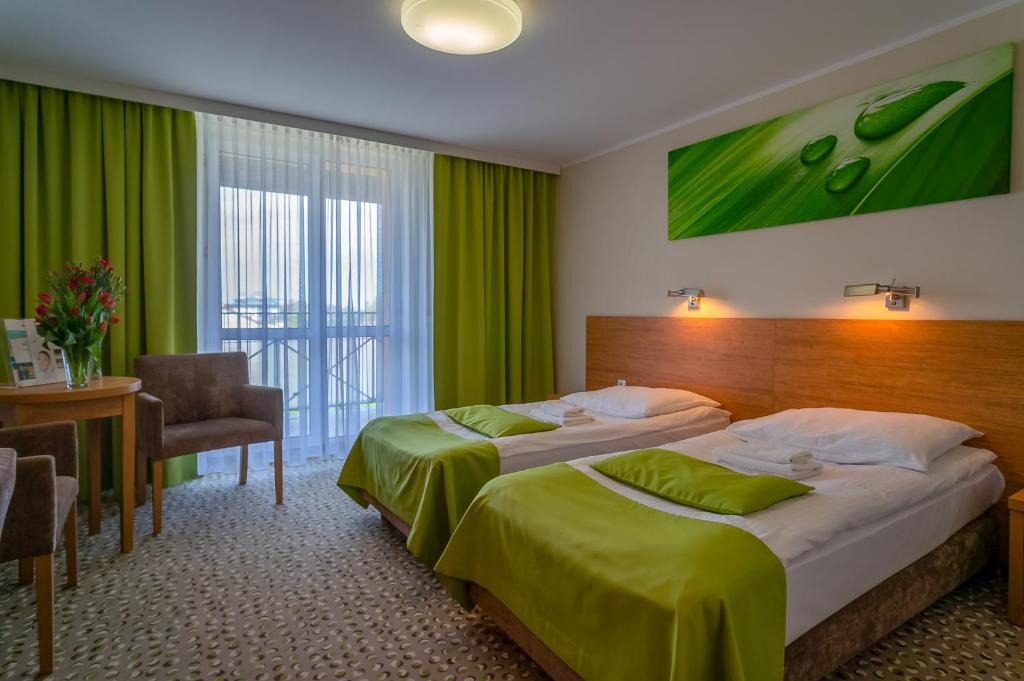 Postel nebo postele na pokoji v ubytování Hotel ***NAT Sarbinowo