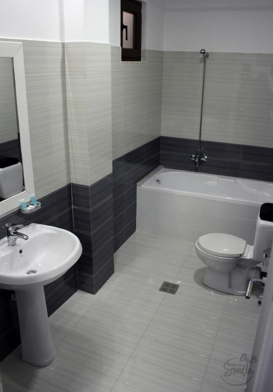 Koupelna v ubytování KorcaSmileHotel