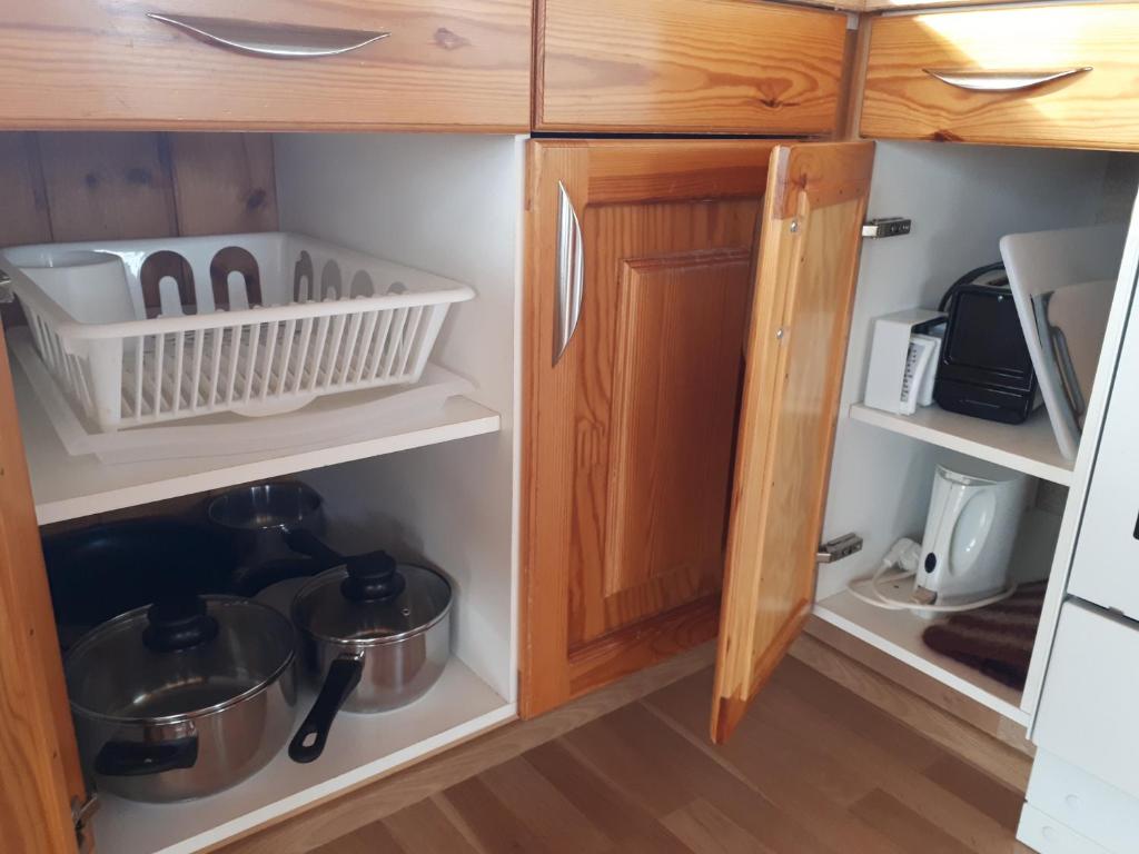 Kuchyň nebo kuchyňský kout v ubytování Skjaldvararfoss sumarhús