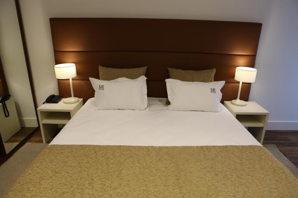 Postel nebo postele na pokoji v ubytování Hotel Solar do Rebolo