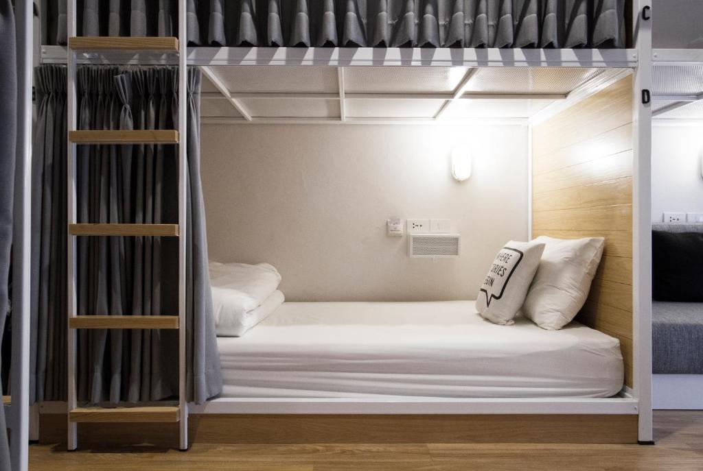 Postel nebo postele na pokoji v ubytování Bed One Block Hostel