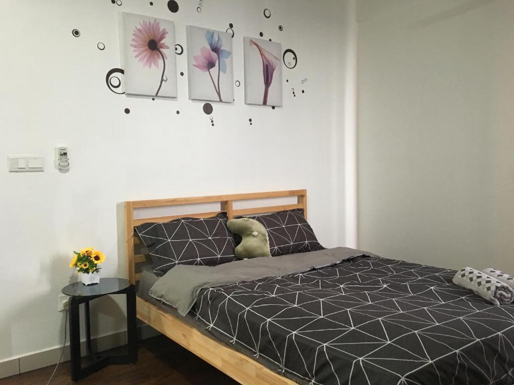 Postel nebo postele na pokoji v ubytování Woodsbury Suites 7722 Butterworth Penang
