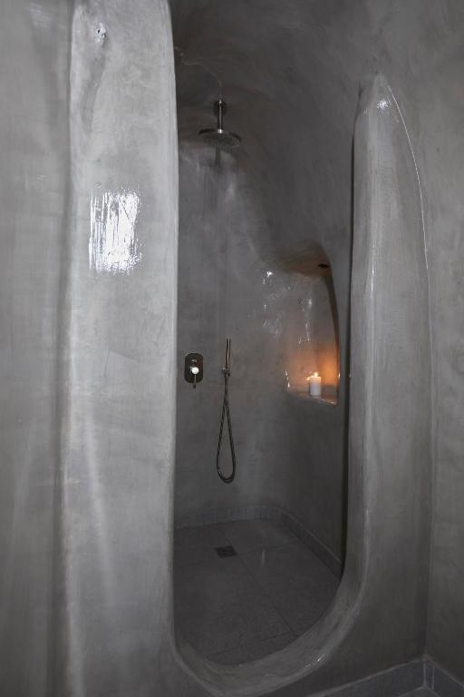 Virginia's Cave Villas - 4