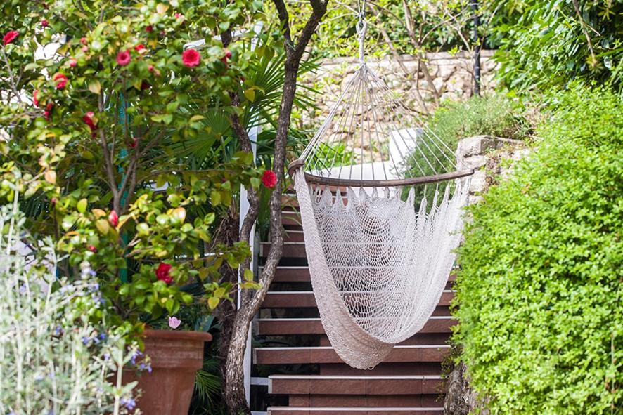 Vonkajšia záhrada v ubytovaní Sunny Garden