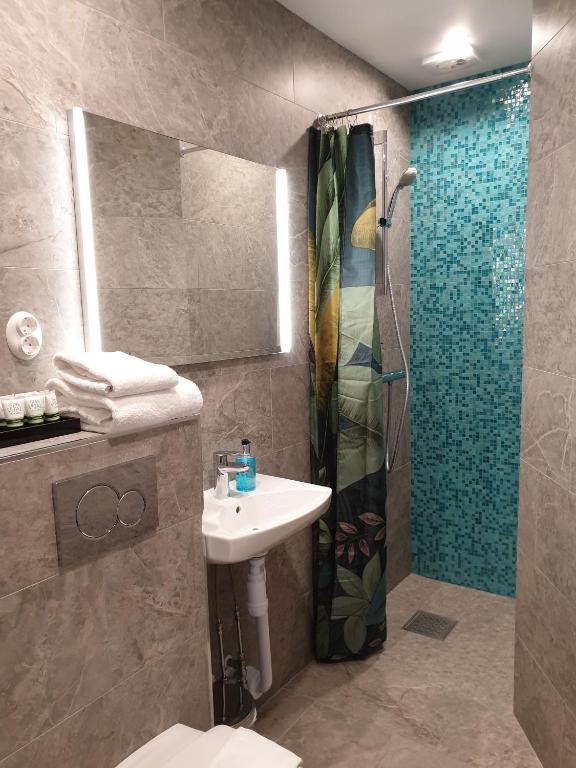 Koupelna v ubytování Grenna Hotell