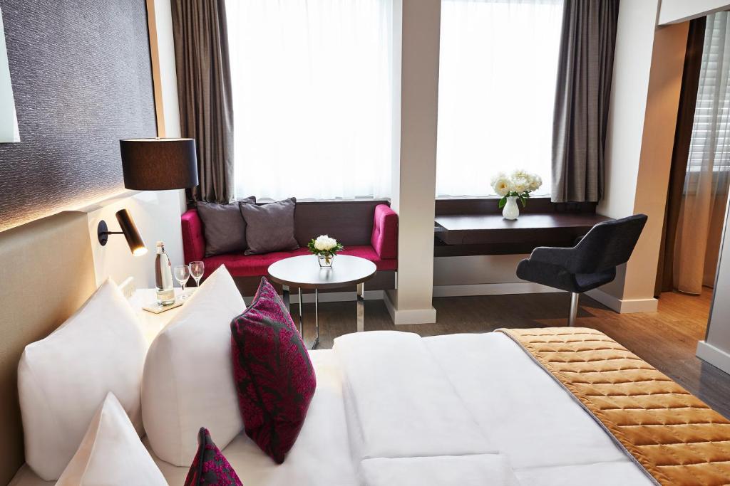 Postel nebo postele na pokoji v ubytování Steigenberger Hotel Köln