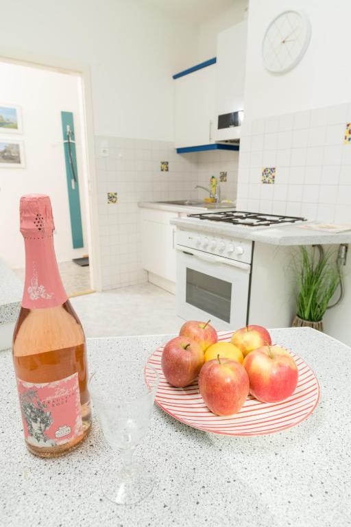 Kuchyňa alebo kuchynka v ubytovaní Szene Wien Apartment