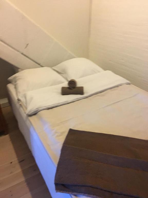 Postel nebo postele na pokoji v ubytování Lerbæk Hovedgaard